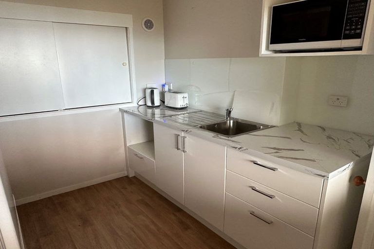Photo of property in 10 Sykes Avenue, Hatfields Beach, Orewa, 0931