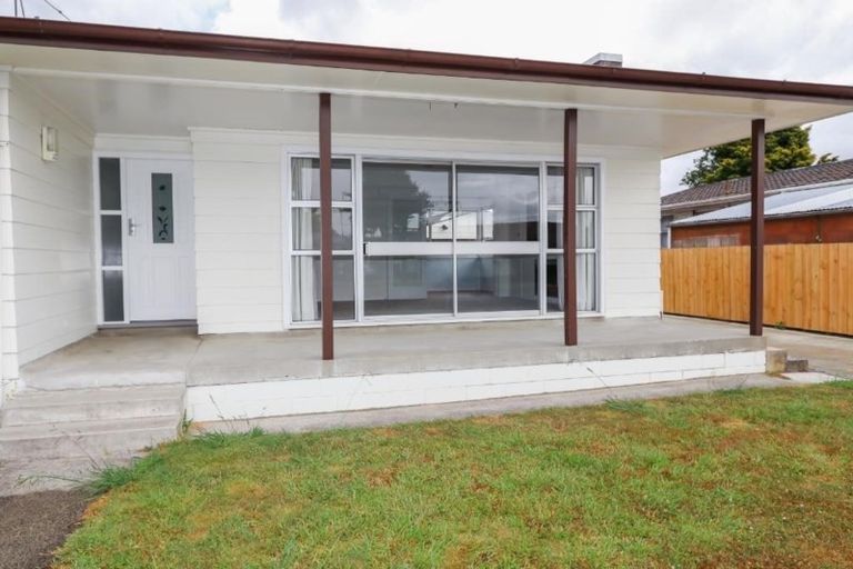 Photo of property in 14 Oakfield Crescent, Pukete, Hamilton, 3200