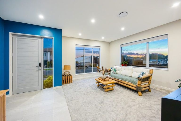 Photo of property in 138 Godfrey Drive, Orewa, 0931