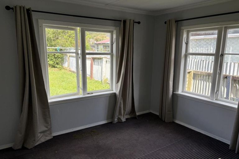 Photo of property in 100 Frederick Street, Wainuiomata, Lower Hutt, 5014