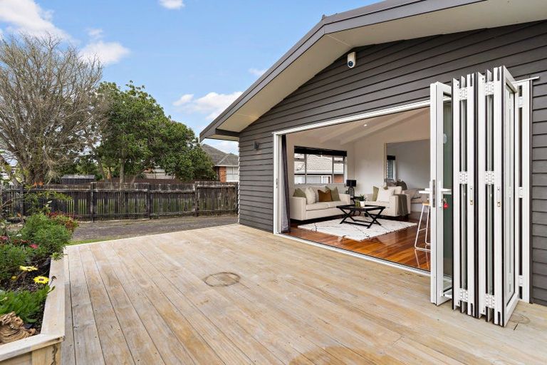 Photo of property in 1/6 Mcleod Road, Weymouth, Auckland, 2103