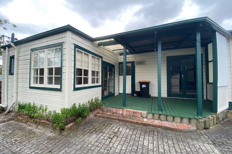 Photo of property in 27 Dahlia Street, Palmerston North, 4410