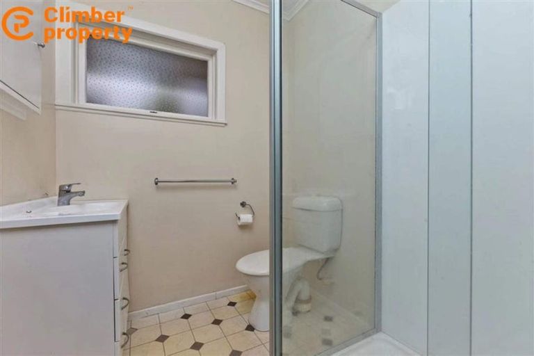 Photo of property in 2/17 Saltburn Road, Milford, Auckland, 0620