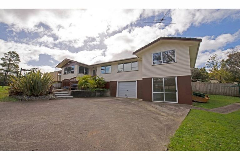 Photo of property in 1 Shale Avenue, Massey, Auckland, 0614