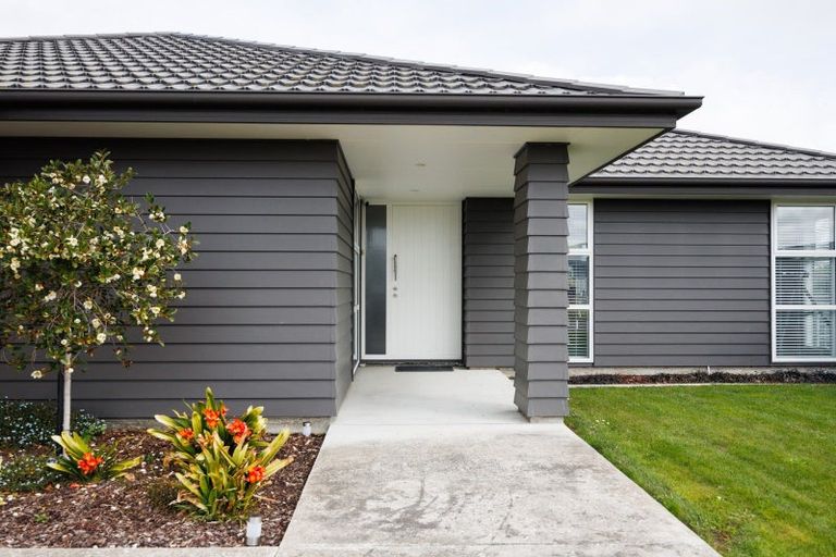 Photo of property in 25 Dogwood Way, Milson, Palmerston North, 4414