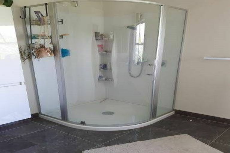 Photo of property in 15 Eyre Street, Henderson, Auckland, 0612