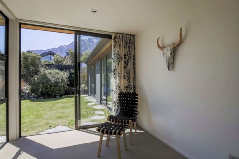 Photo of property in 2 Buckler Court, Jacks Point, Queenstown, 9371
