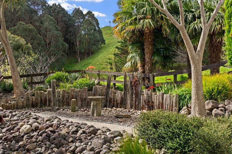 Photo of property in 105 Waterfall Road, Paraparaumu, 5032