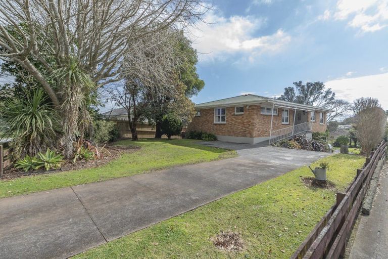 Photo of property in 16 Trentham Road, Papakura, 2110