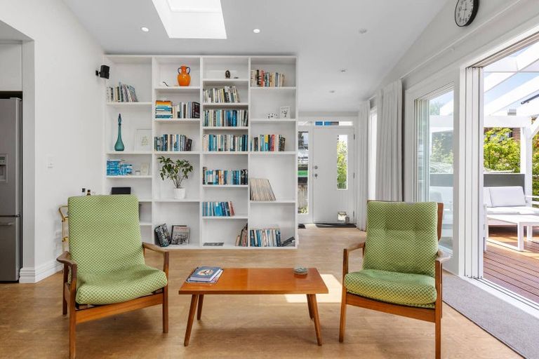 Photo of property in 5 Manor Place, Point Chevalier, Auckland, 1022