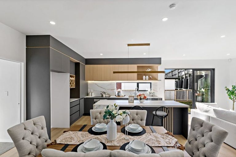 Photo of property in 20 Mara Way, Sunnyvale, Auckland, 0612