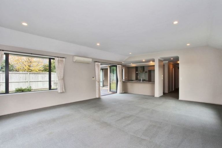 Photo of property in 5 Punga Lane, Parklands, Christchurch, 8083