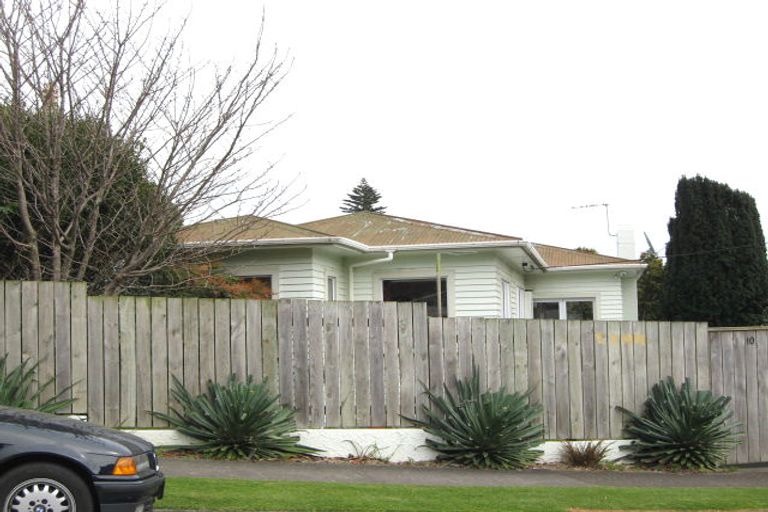 Photo of property in 10 Bonithon Avenue, Moturoa, New Plymouth, 4310