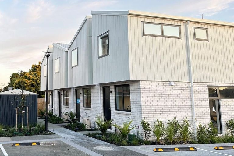 Photo of property in 2/46 Normandy Place, Henderson, Auckland, 0610