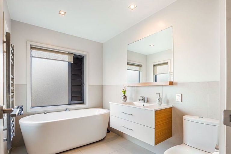 Photo of property in 24a Bluefin Way, West Harbour, Auckland, 0618