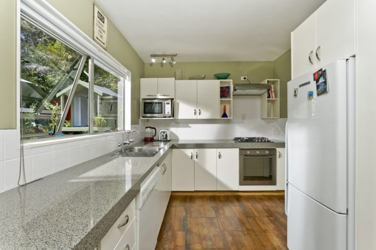 Photo of property in 3a Manon Crescent, Greenhithe, Auckland, 0632