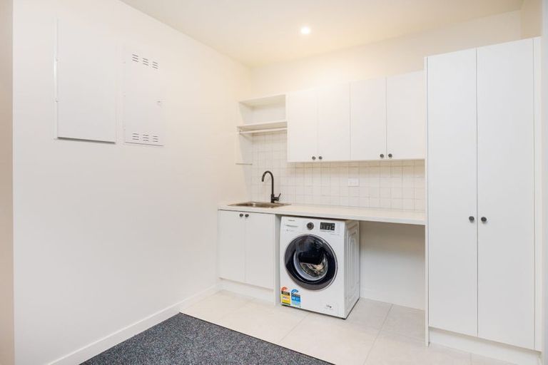 Photo of property in 48 Memorial Drive, Hokowhitu, Palmerston North, 4410