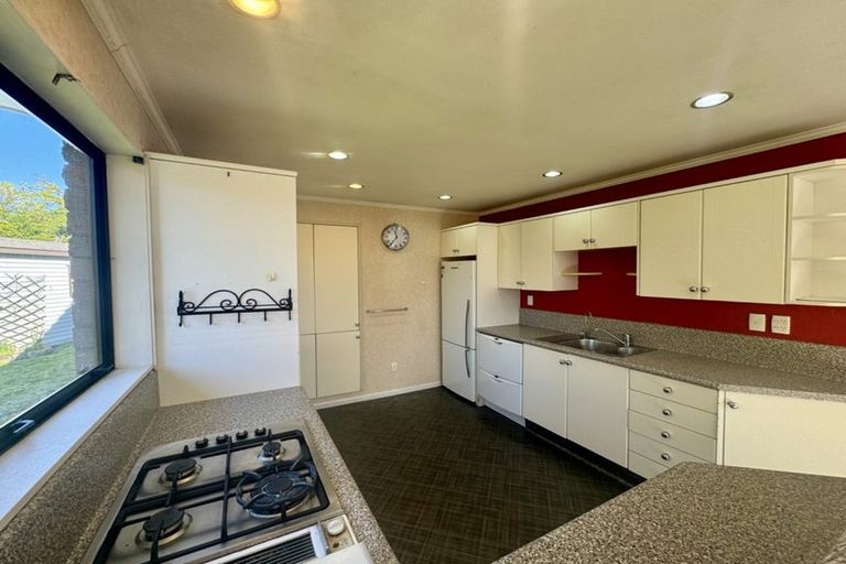 Photo of property in 18 Barton Road, Heretaunga, Upper Hutt, 5018