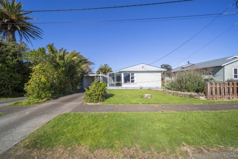 Photo of property in 97 Puriri Street, Hawera, 4610