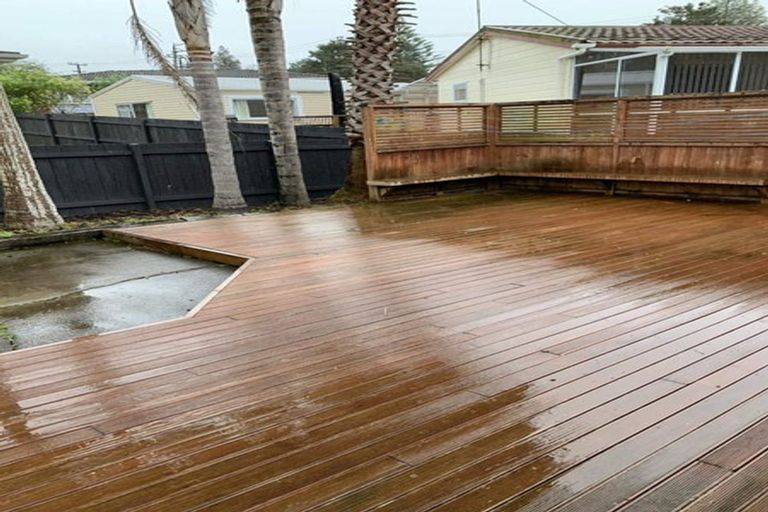 Photo of property in 1/85 Eskdale Road, Birkdale, Auckland, 0626