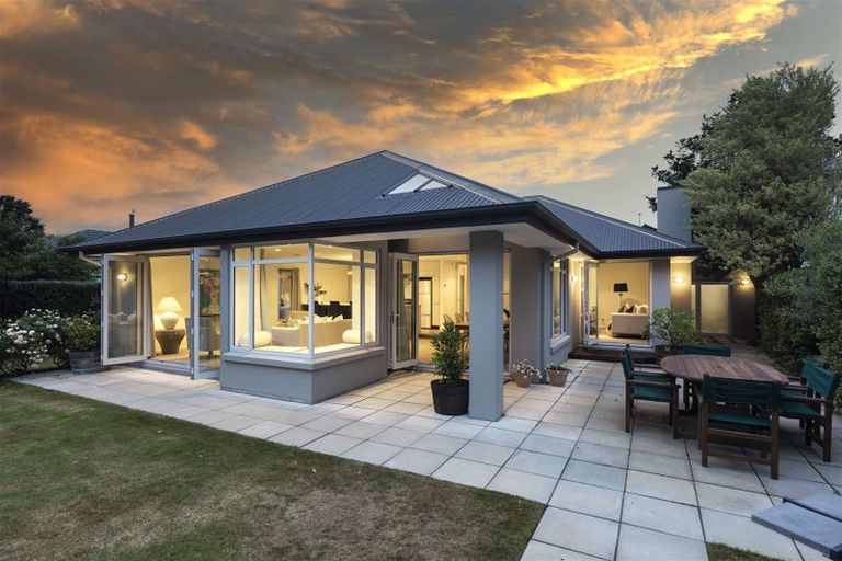 Photo of property in 72 Memorial Avenue, Ilam, Christchurch, 8053