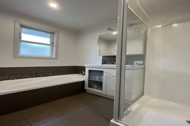 Photo of property in 11 Cara Crescent, Paparangi, Wellington, 6037