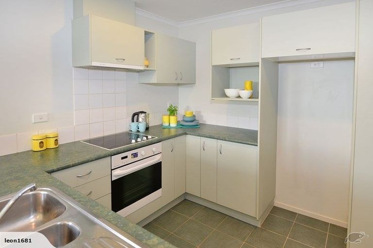 Photo of property in 86a Luckens Road, West Harbour, Auckland, 0618