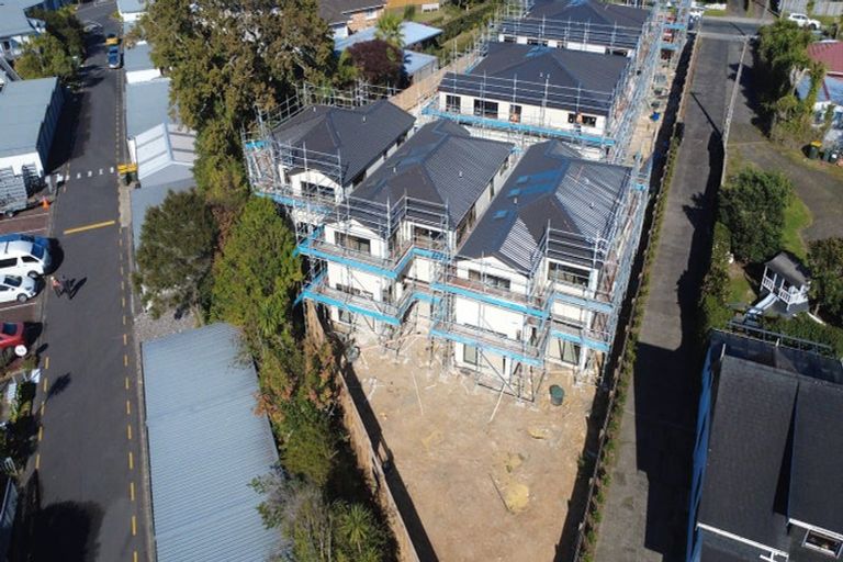 Photo of property in 12 Taupo Street, Green Bay, Auckland, 0604