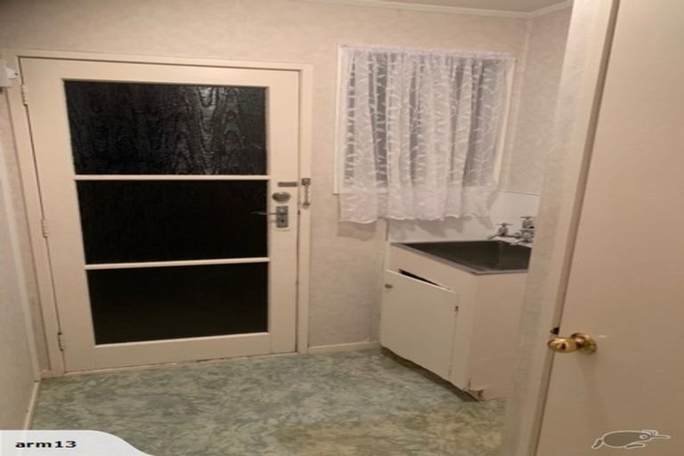 Photo of property in 1/34 Darren Crescent, Half Moon Bay, Auckland, 2012