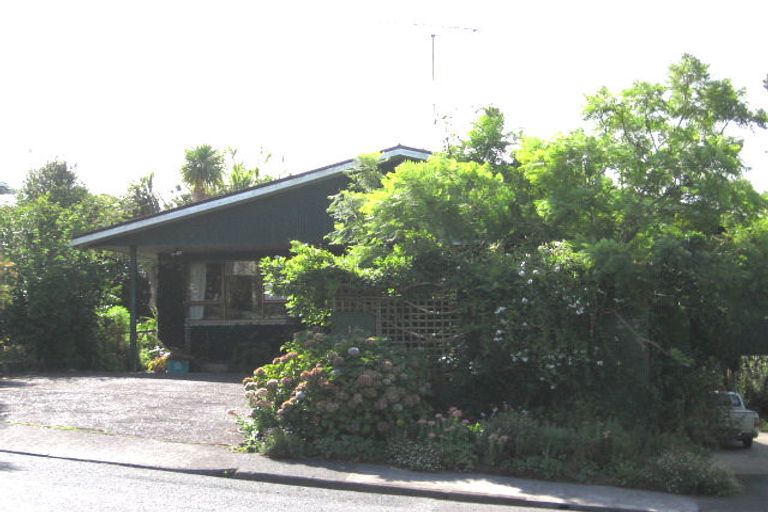 Photo of property in 14 Learmonth Avenue, Birkenhead, Auckland, 0626