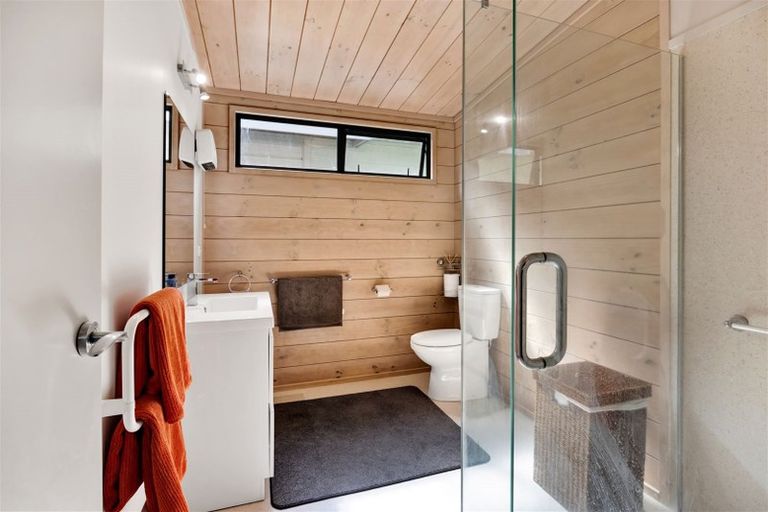 Photo of property in 11 Highfield Place, Highlands Park, New Plymouth, 4312