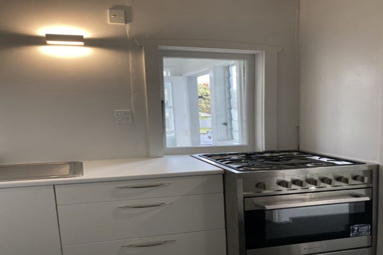 Photo of property in 18 Shoal Bay Road, Devonport, Auckland, 0624