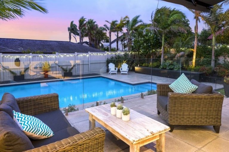 Photo of property in 43 Manor Park, Sunnyhills, Auckland, 2010