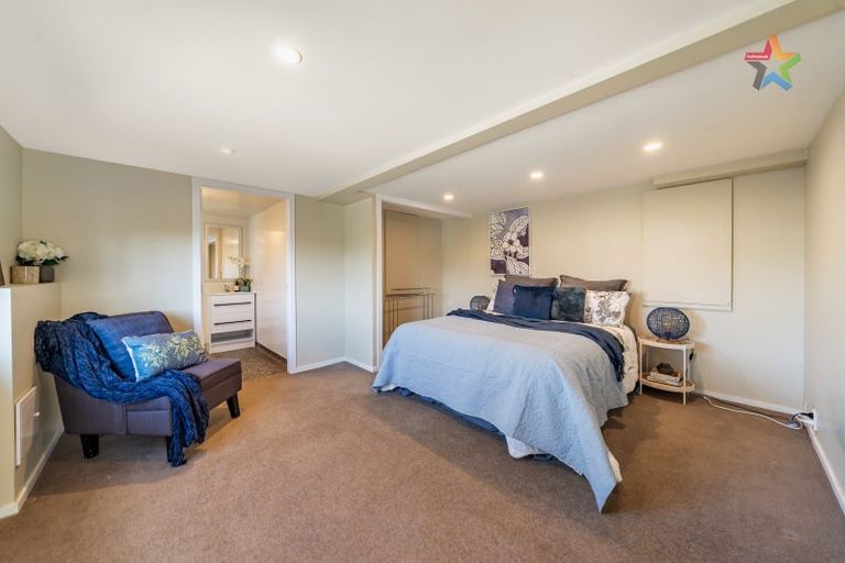 Photo of property in 21 Franklyn Road, Tawa, Wellington, 5028