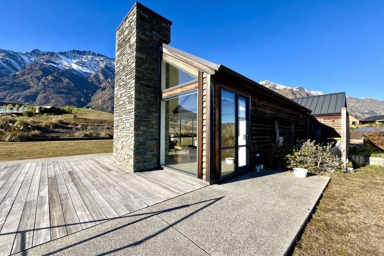 Photo of property in 9 Rabbiters Crescent, Jacks Point, Queenstown, 9371