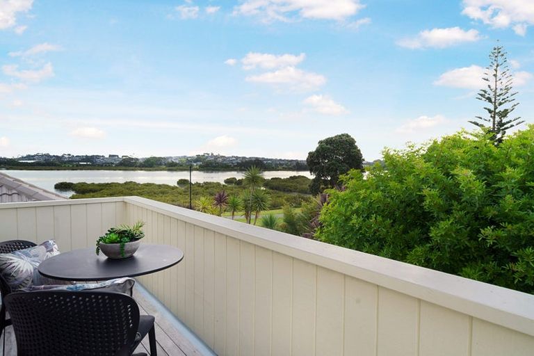 Photo of property in 50 Settlers Grove, Orewa, 0931