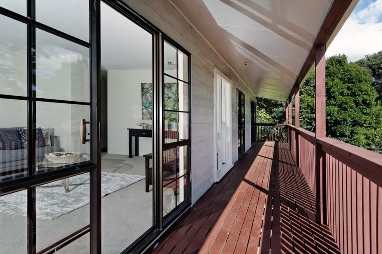 Photo of property in 10 Longfellow Parade, Glen Eden, Auckland, 0604