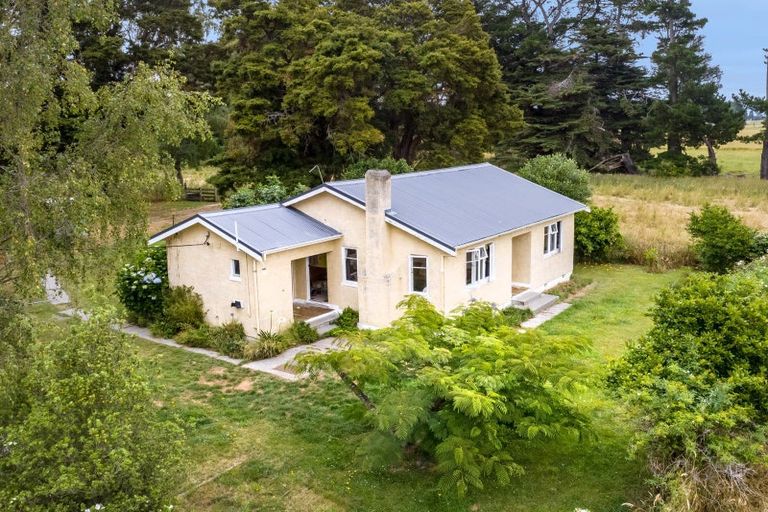 Photo of property in 77 Taumata Island Road, Taumata Island, Carterton, 5792