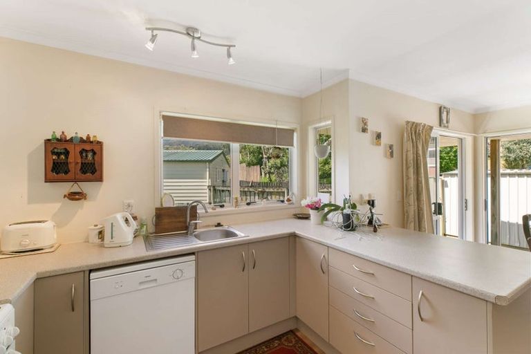 Photo of property in 90 Victoria Street, Coromandel, 3506