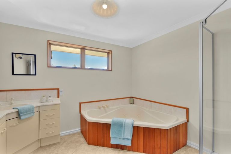 Photo of property in 38 Hoult Crescent, Monaco, Nelson, 7011