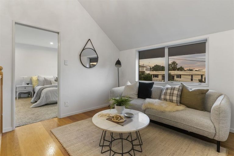 Photo of property in 26 Seaview Road, Castor Bay, Auckland, 0620