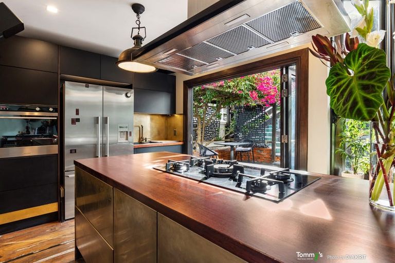 Photo of property in 12 Stafford Street, Mount Victoria, Wellington, 6011