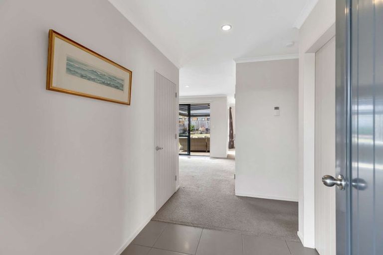 Photo of property in 4 Barry Curtis Place, Levin, 5510