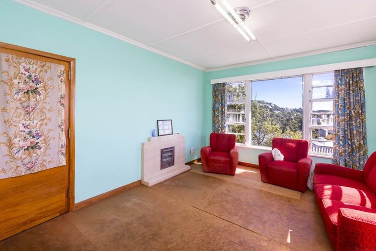 Photo of property in 17 Beacon Hill Road, Strathmore Park, Wellington, 6022