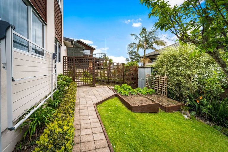Photo of property in 74 Rivervale Grove, Stanmore Bay, Whangaparaoa, 0932