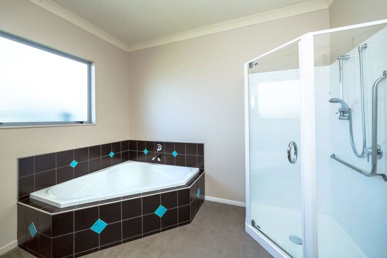 Photo of property in 5 Awhina Drive, Greytown, 5712