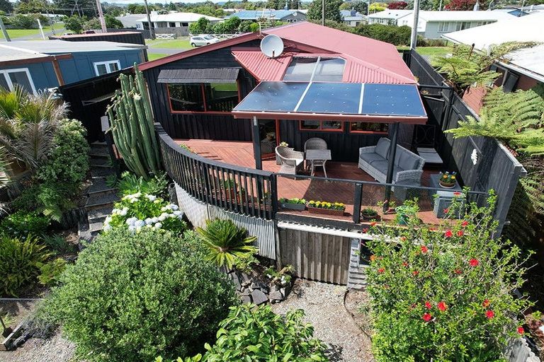 Photo of property in 6 Battiscombe Terrace, Waitara, 4320