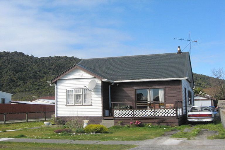 Photo of property in 64 Hall Street, Cobden, Greymouth, 7802