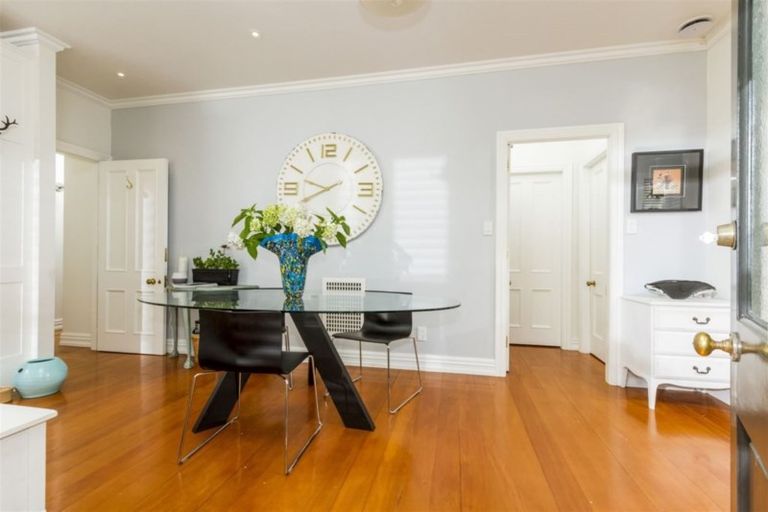Photo of property in 17 Albert Road, Kelston, Auckland, 0602