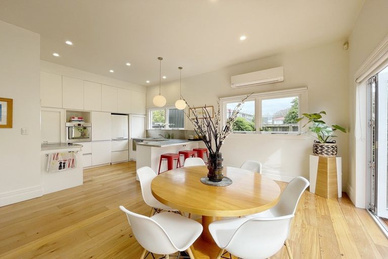 Photo of property in 913 Colombo Street, Christchurch Central, Christchurch, 8013